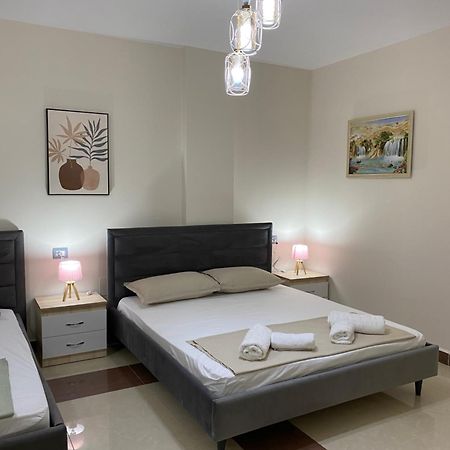 Tinas Rooms Durrës Esterno foto