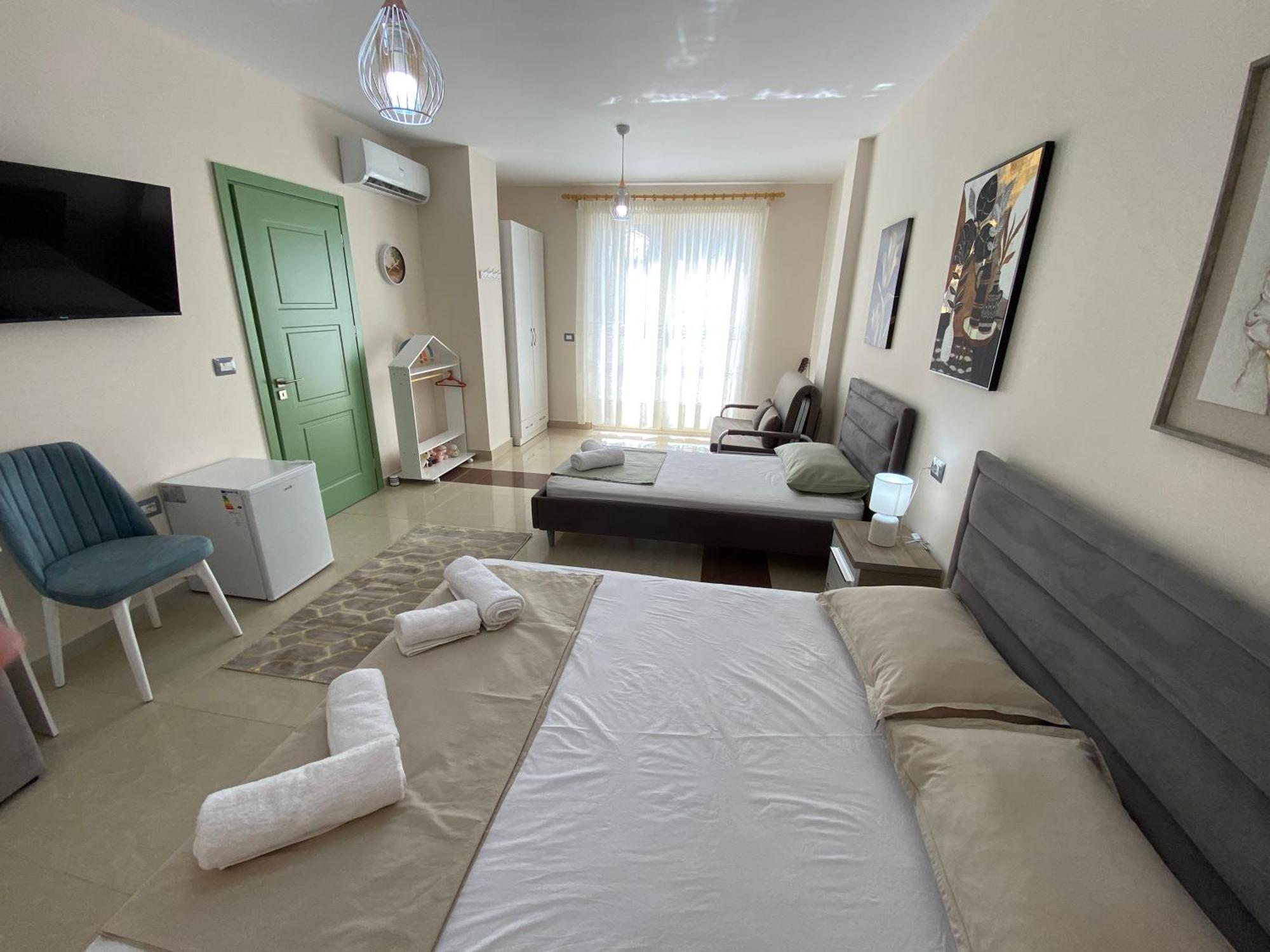 Tinas Rooms Durrës Esterno foto