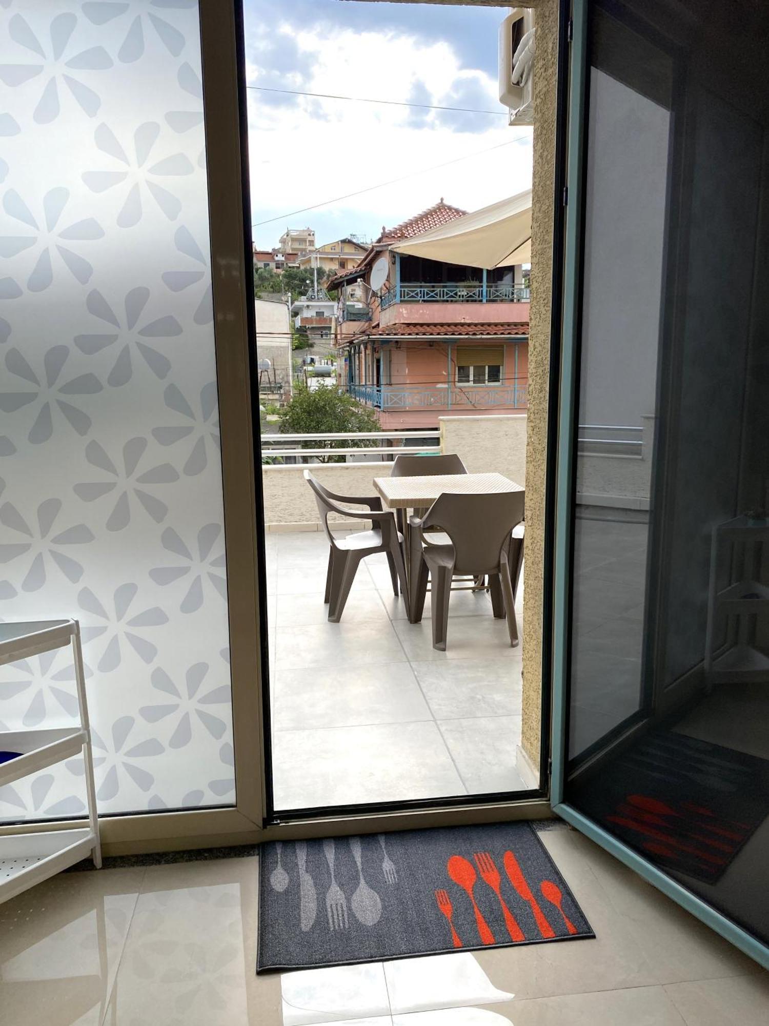 Tinas Rooms Durrës Esterno foto